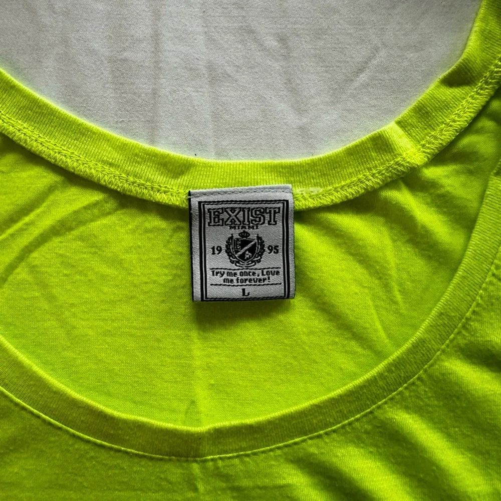 Bright Lightweight Tank-top - Picture 3 of 3
